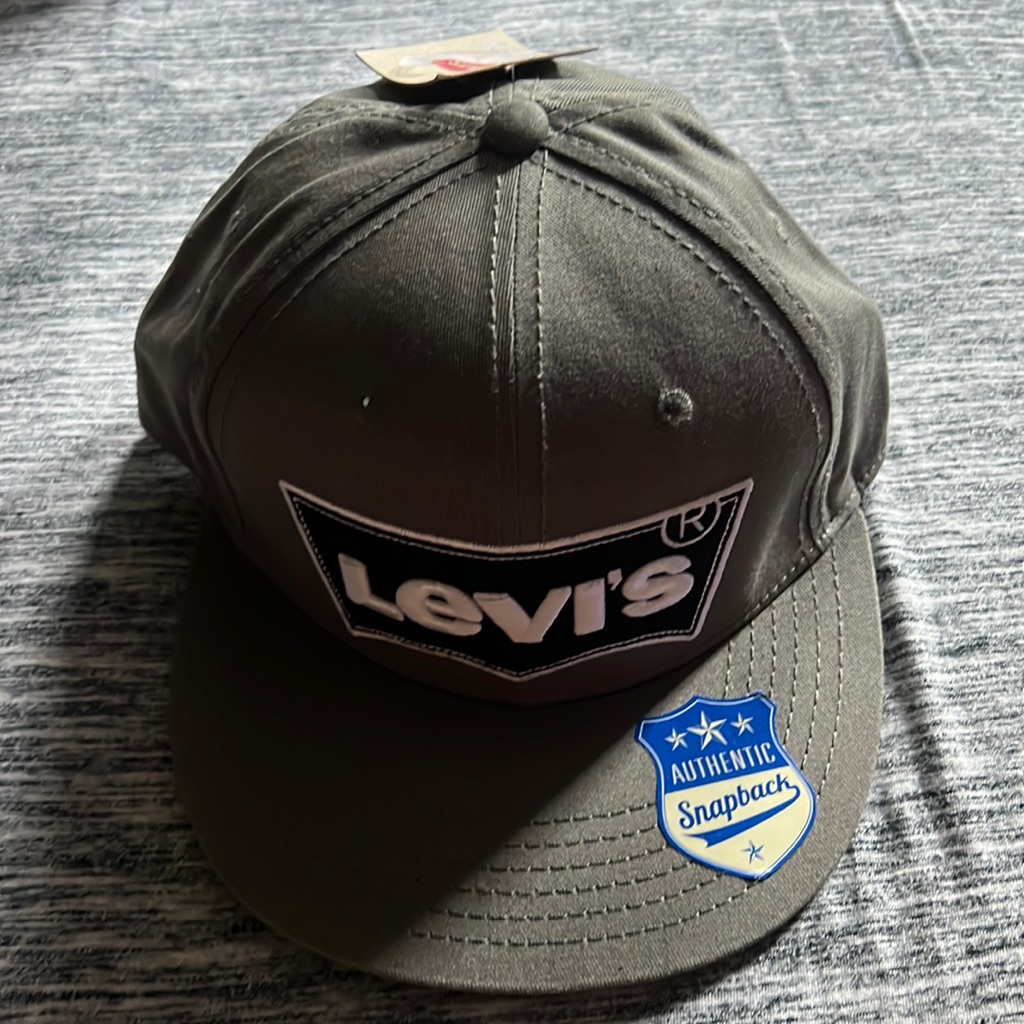 Levi’s Snapback Hat.